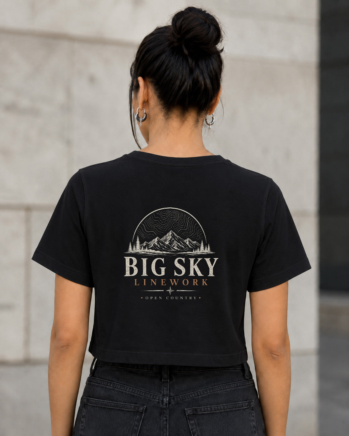 Big Sky Linework T-Shirt – Frauen Crop Shirt Schwarz, Rückenprint