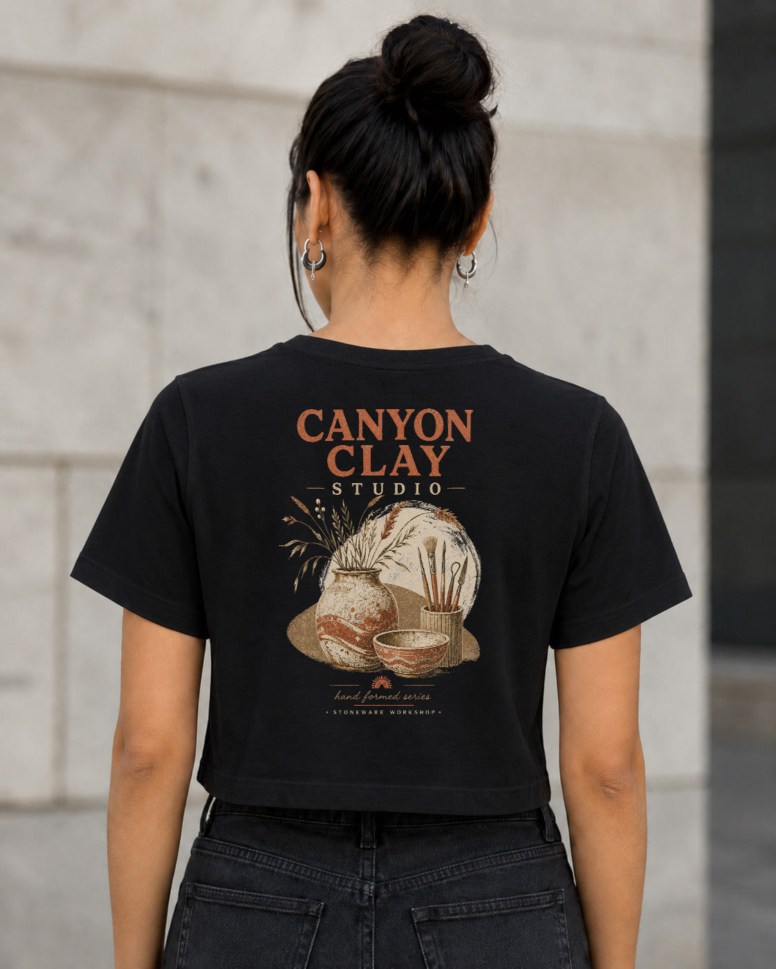 Canyon Clay Studio T-Shirt – Frauen Crop Shirt Schwarz, Rückenprint