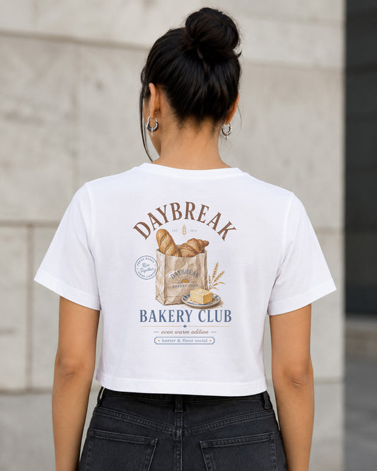 Daybreak Bakery Club T-Shirt – Frauen Crop Shirt Weiss, Rückenprint