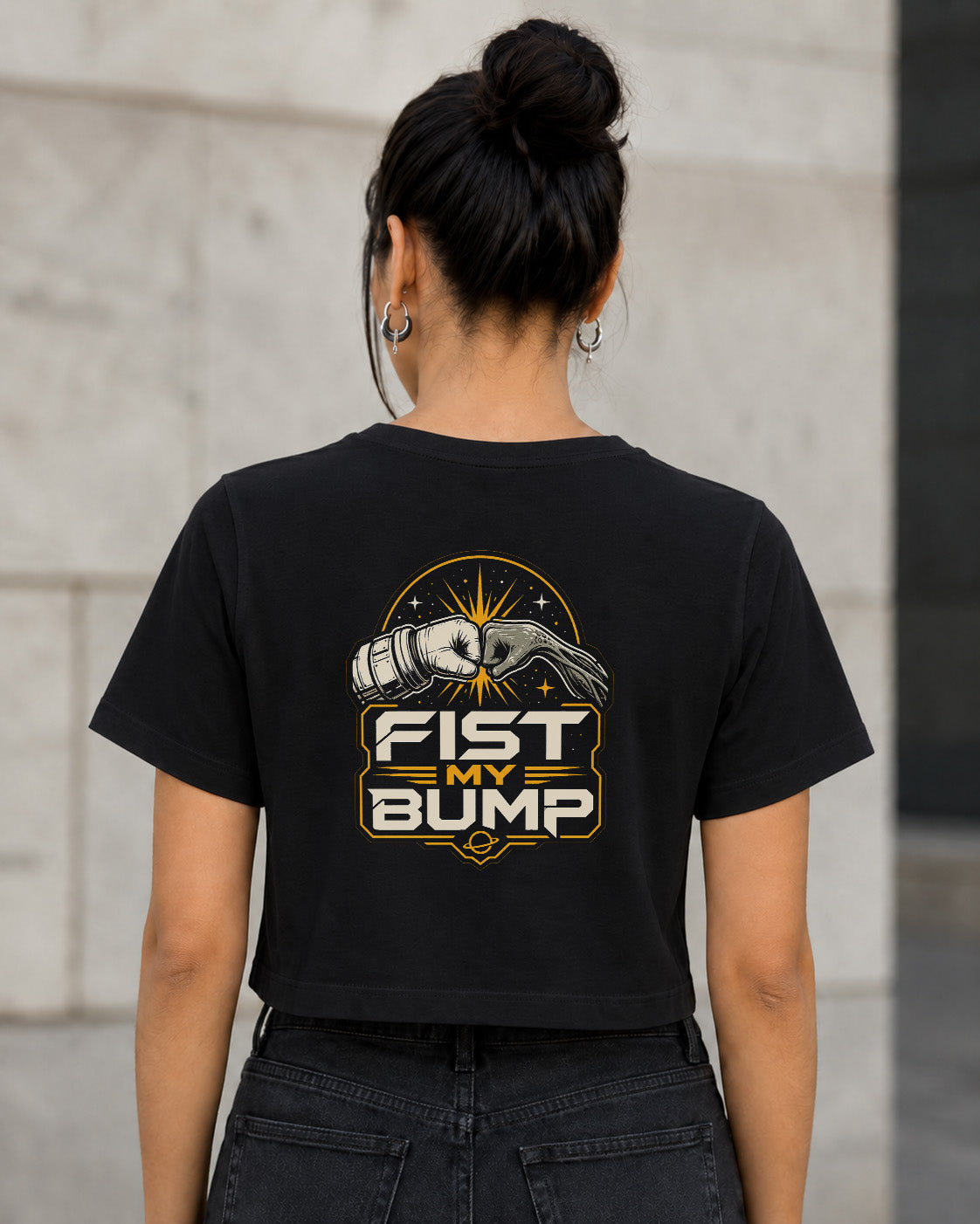 Fist My Bump T-Shirt – Frauen Crop Shirt Schwarz, Rückenprint