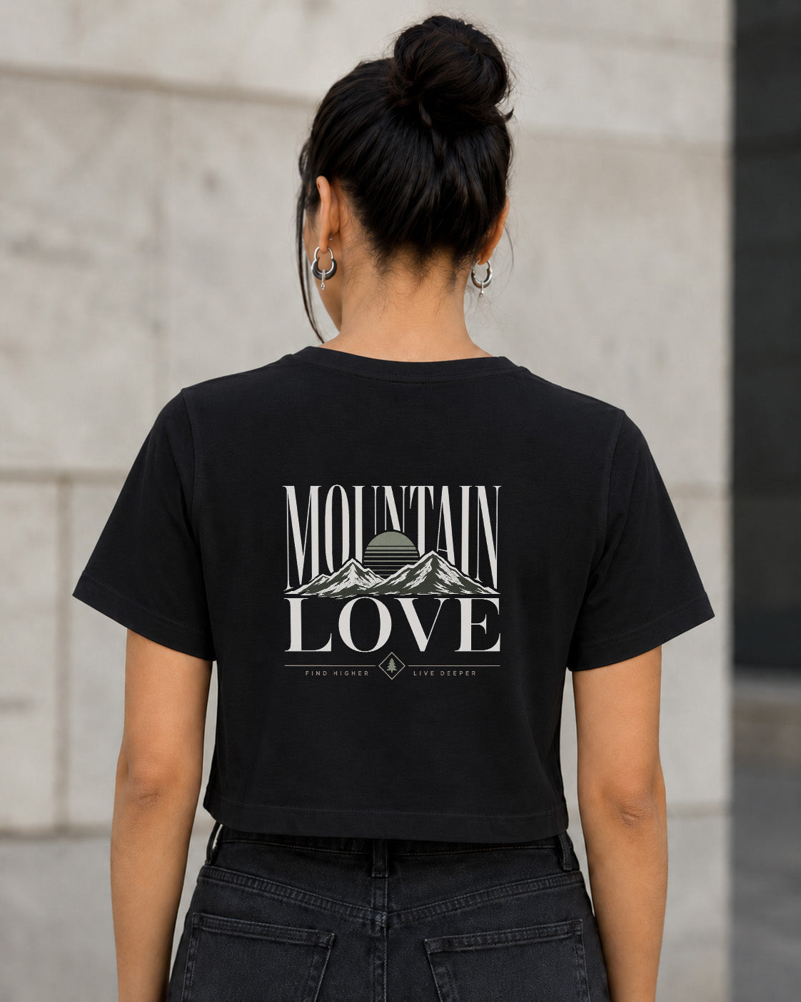 Mountain Love Type T-Shirt – Frauen Crop Shirt Schwarz, Rückenprint