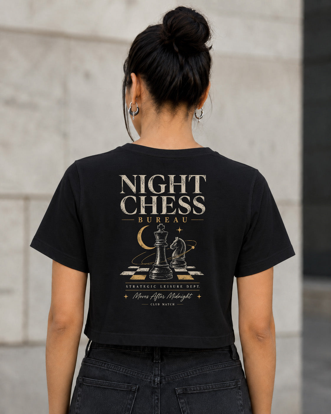 Night Chess Bureau T-Shirt – Frauen Crop Shirt Schwarz, Rückenprint