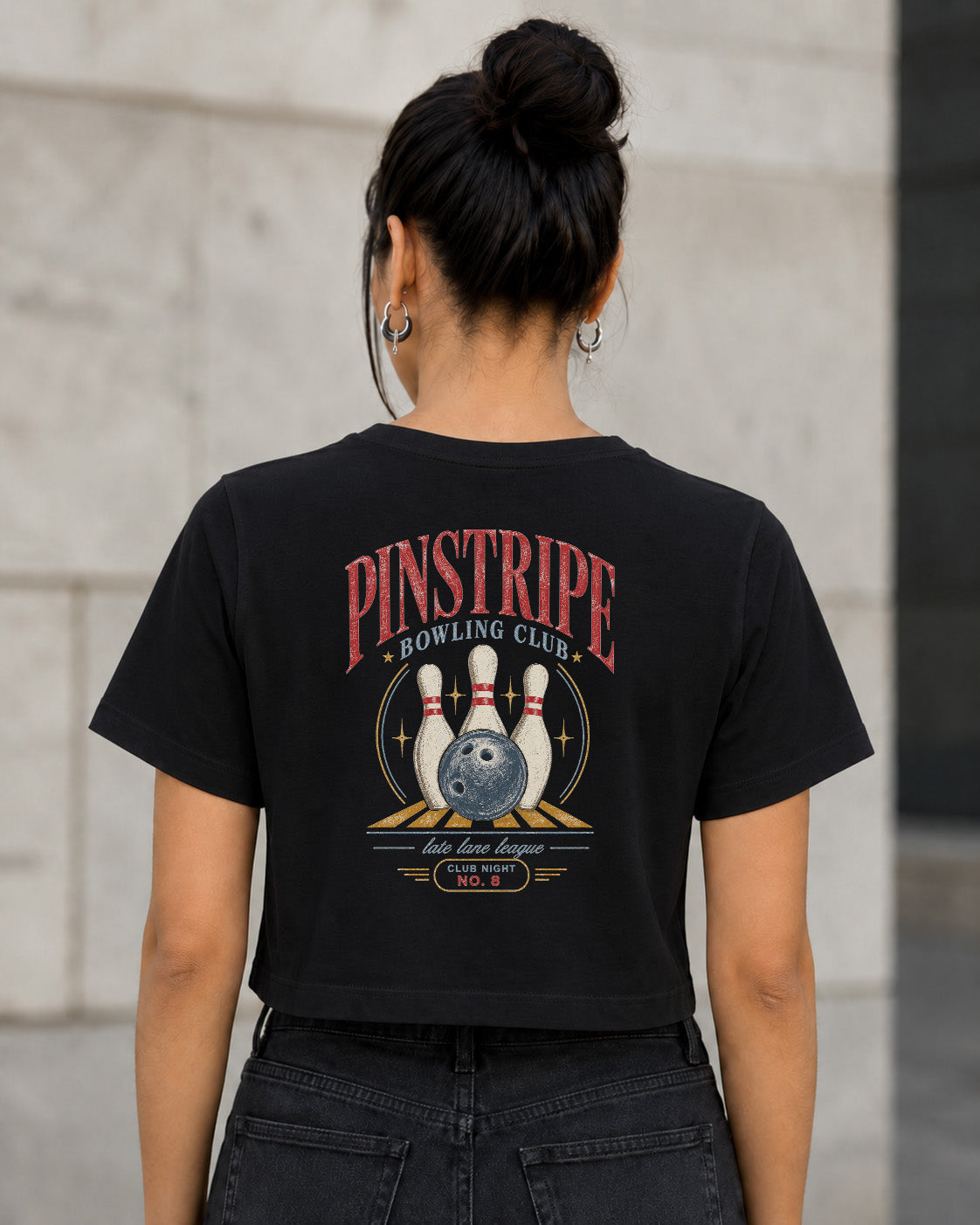 Pinstripe Bowling Club T-Shirt – Frauen Crop Shirt Schwarz, Rückenprint