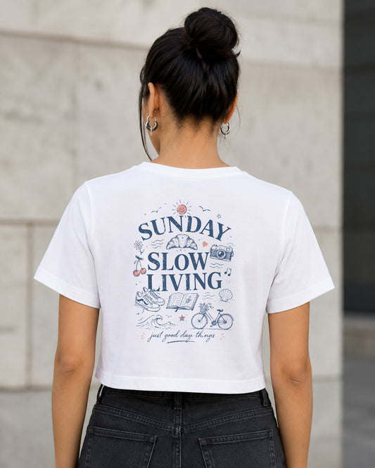 Sunday Slow Living T-Shirt – Frauen Crop Shirt Weiss, Rückenprint
