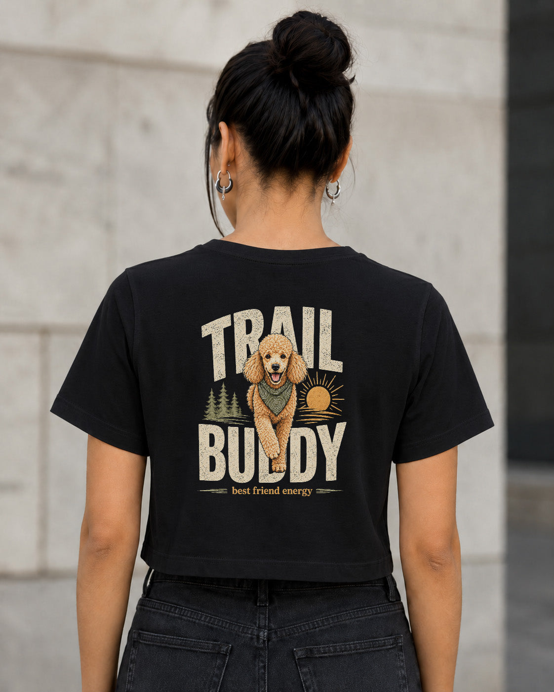 Trail Buddy Doodle T-Shirt – Frauen Crop Shirt Schwarz, Rückenprint