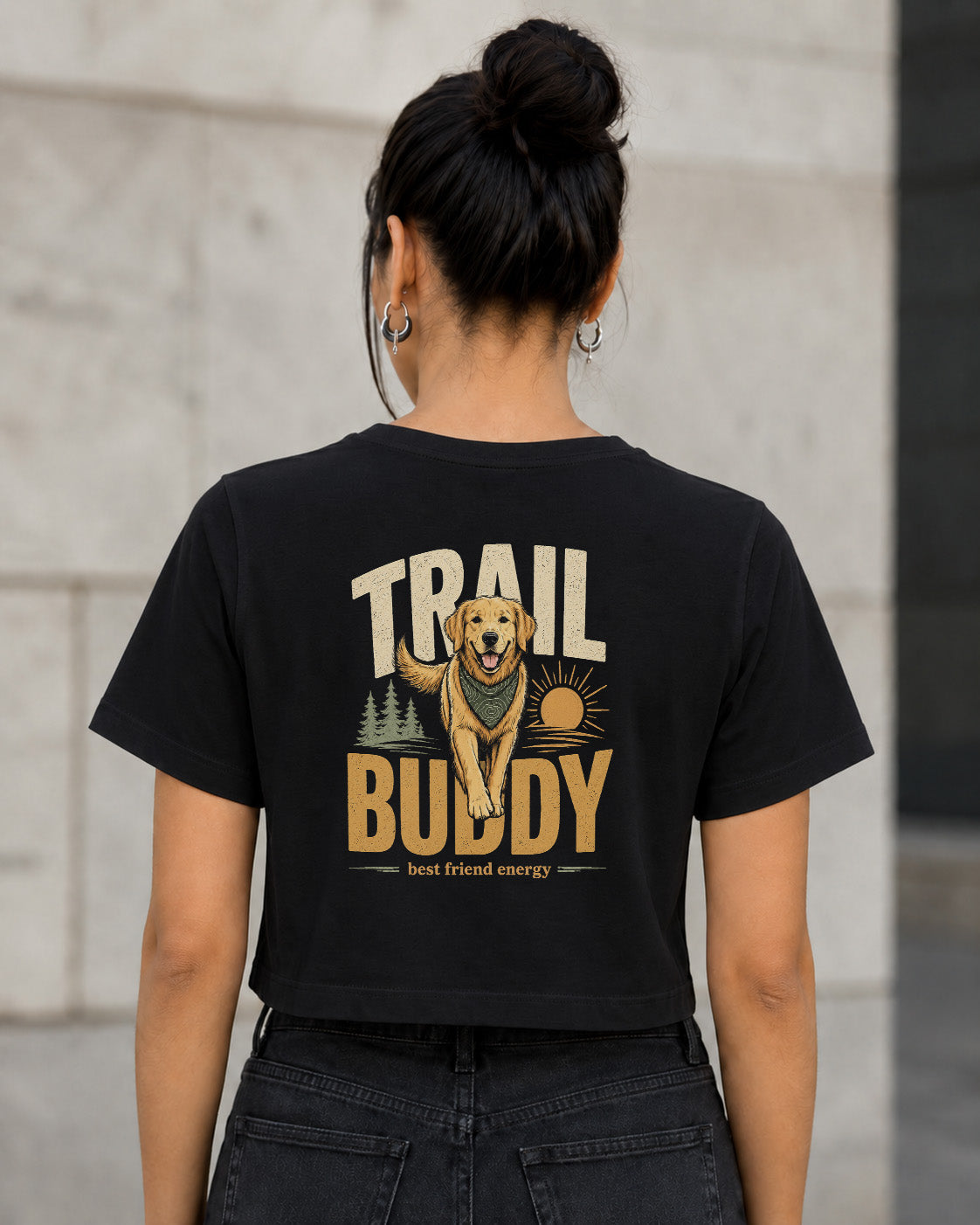 Trail Buddy Retriever T-Shirt – Frauen Crop Shirt Schwarz, Rückenprint