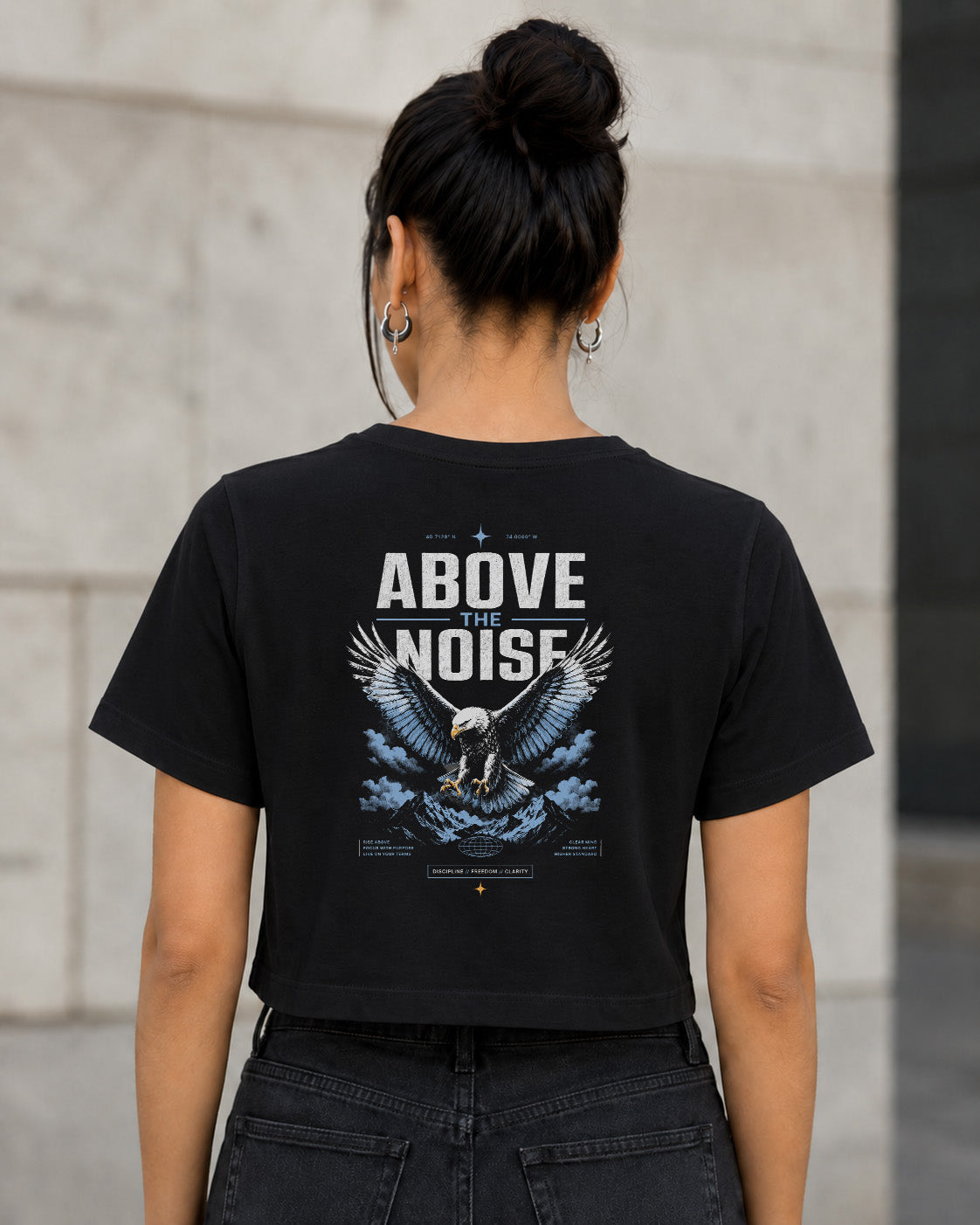 Above the Noise T-Shirt – Frauen Crop Shirt Schwarz, Rückenprint