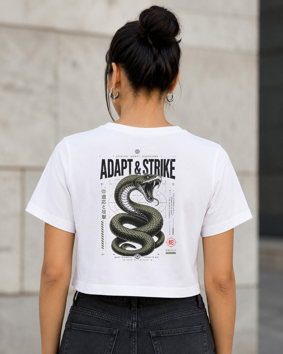 Adapt and Strike T-Shirt – Frauen Crop Shirt Weiss, Rückenprint