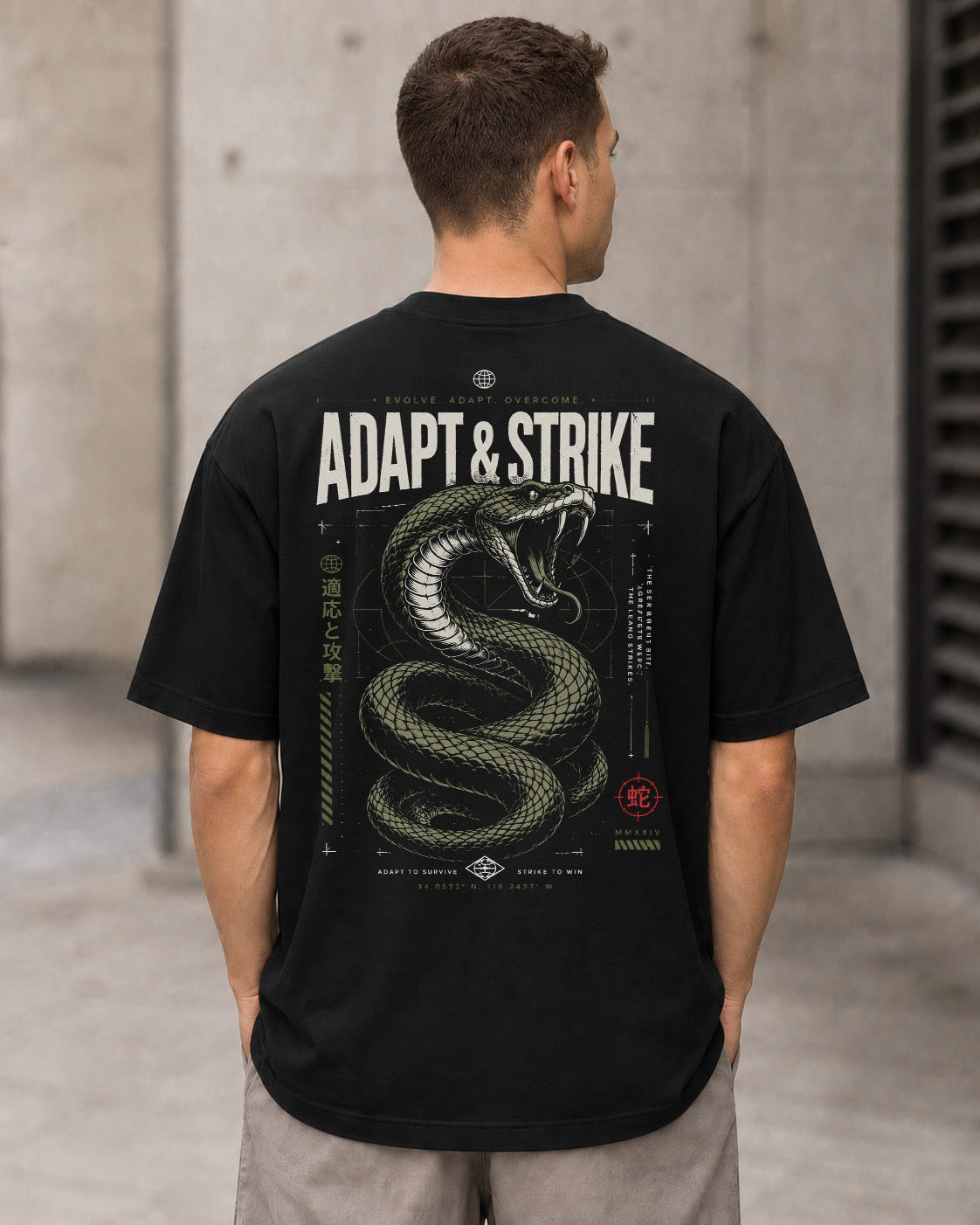 Adapt and Strike T-Shirt – Heavyweight Oversize Shirt Schwarz, Rückenprint