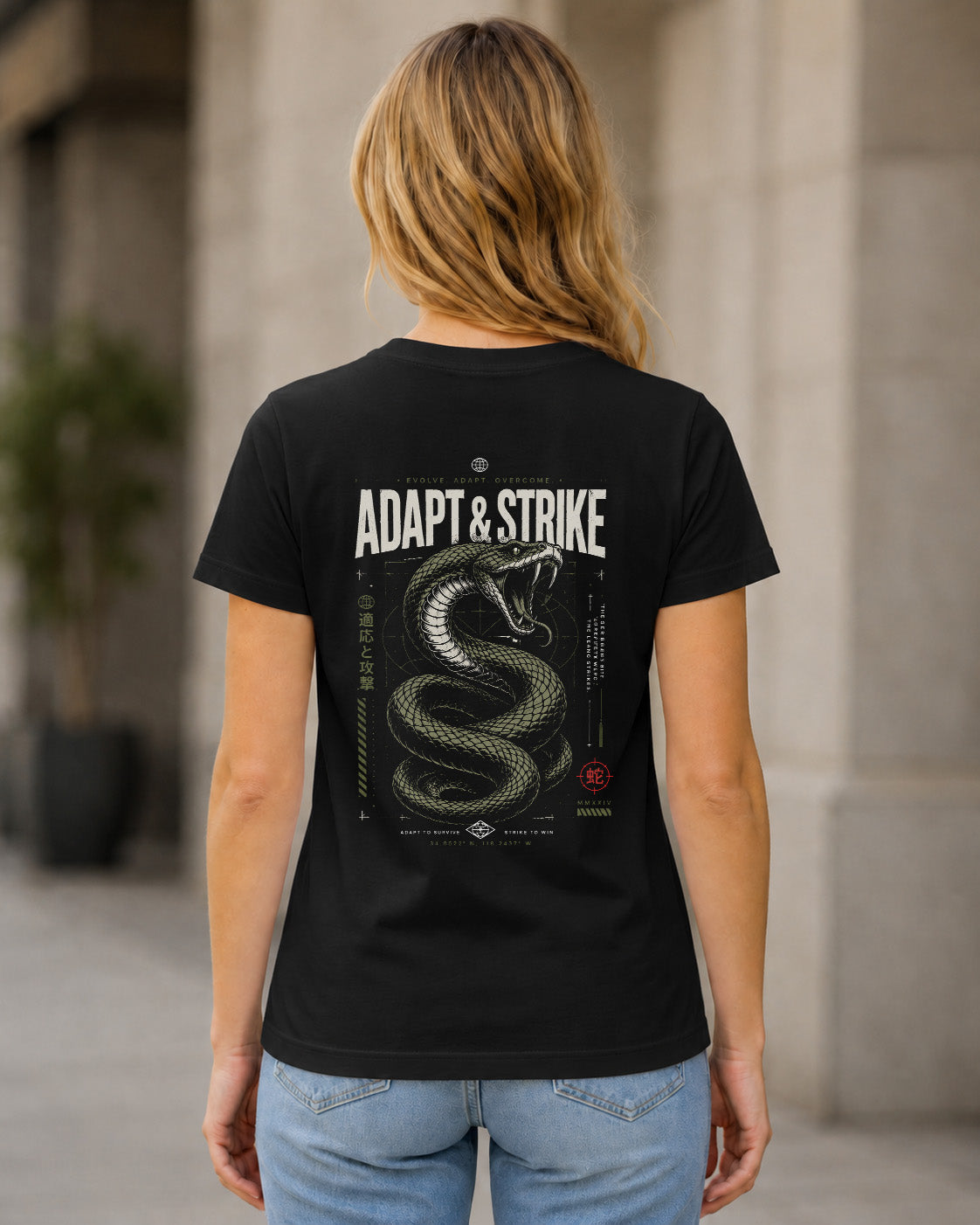 Adapt and Strike T-Shirt – Frauen Shirt Schwarz, Rückenprint