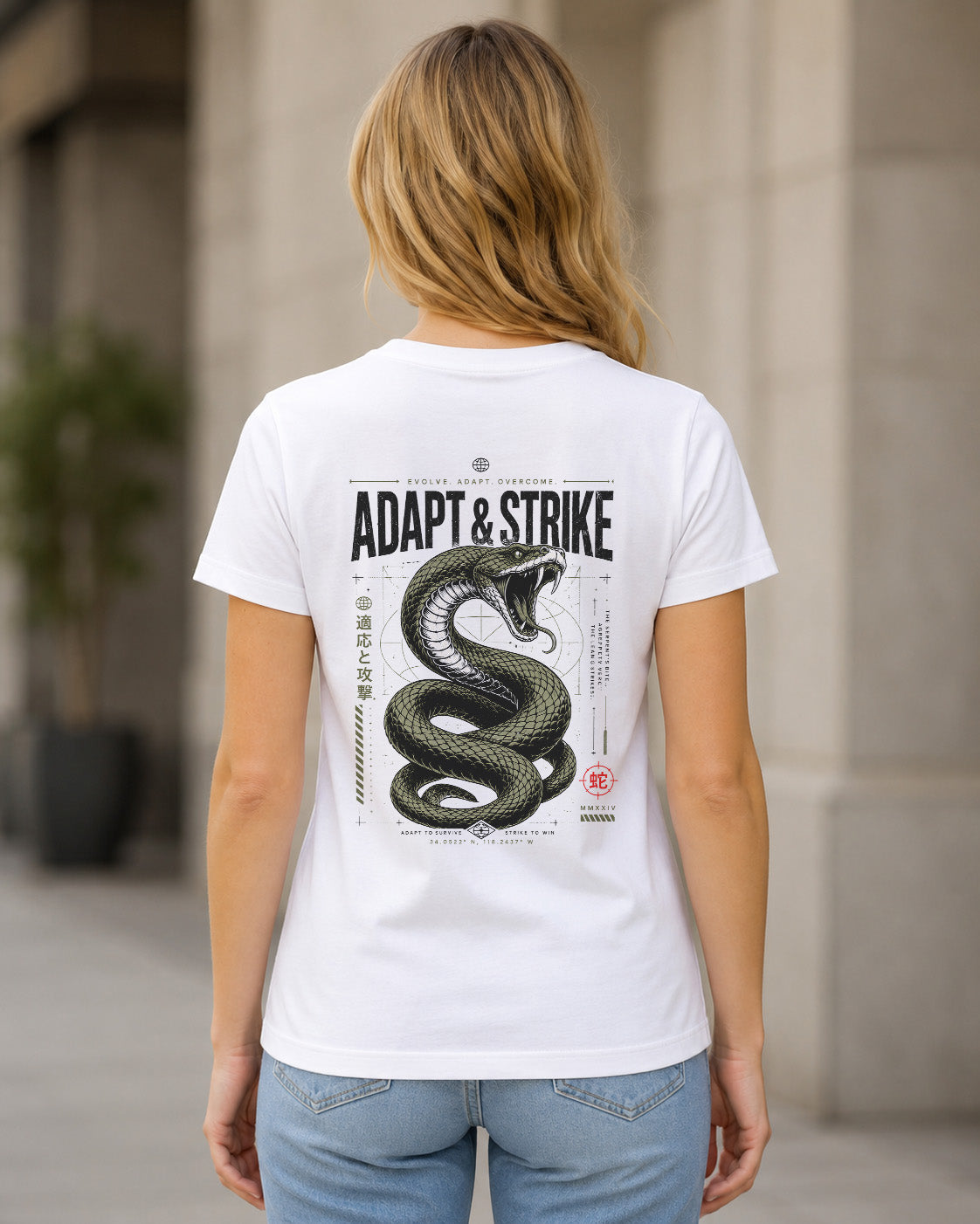 Adapt and Strike T-Shirt – Frauen Shirt Weiss, Rückenprint