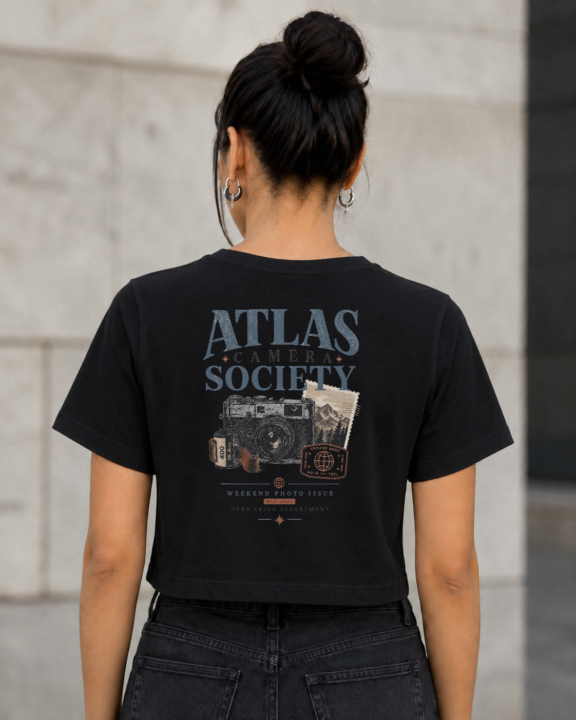 Atlas Camera Society T-Shirt – Frauen Crop Shirt Schwarz, Rückenprint