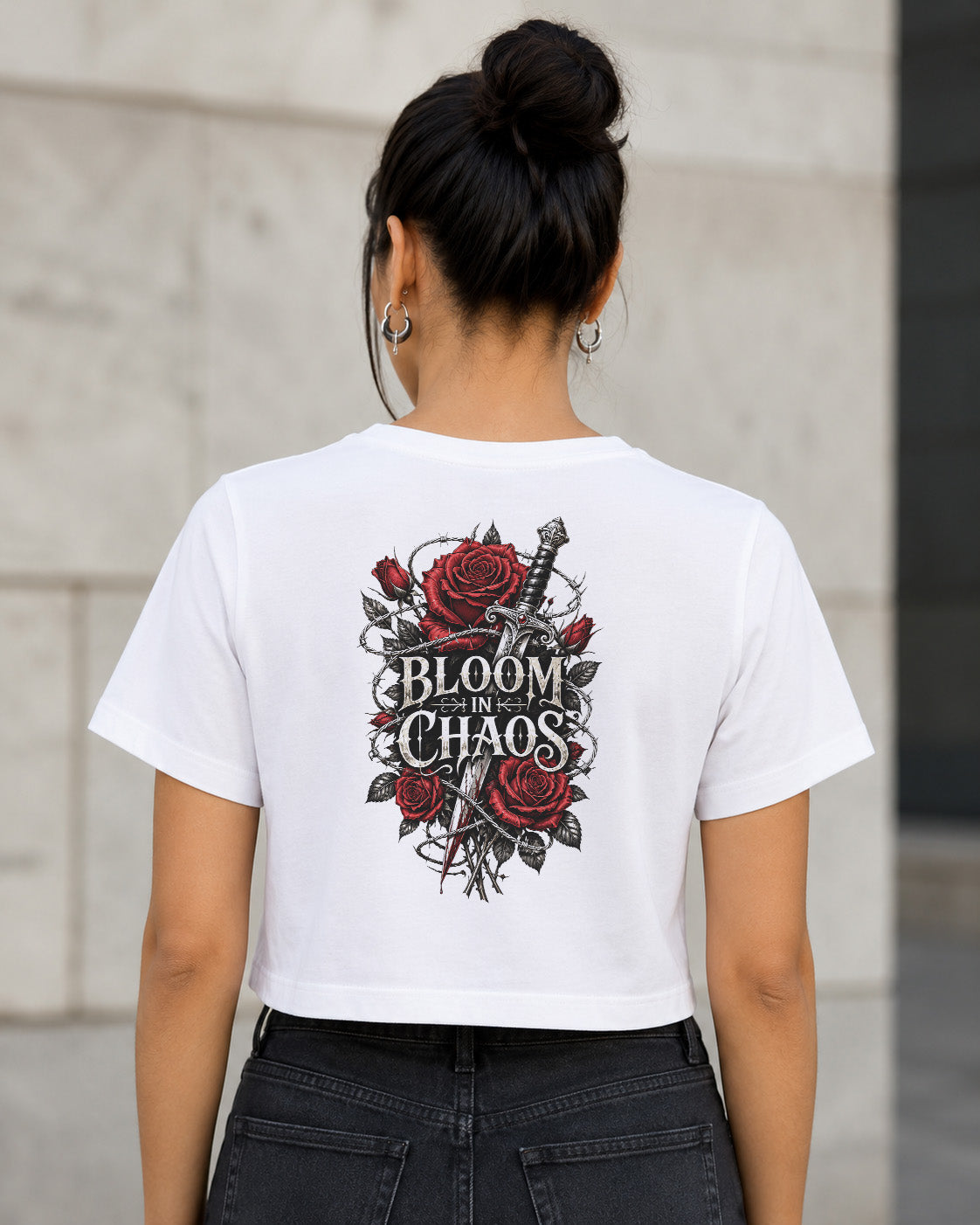 Bloom in Chaos T-Shirt – Frauen Crop Shirt Weiss, Rückenprint