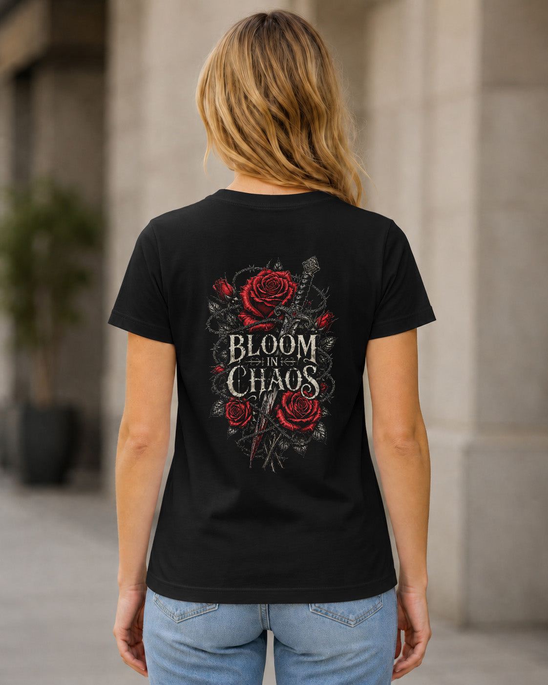 Bloom in Chaos T-Shirt – Frauen Shirt Schwarz, Rückenprint