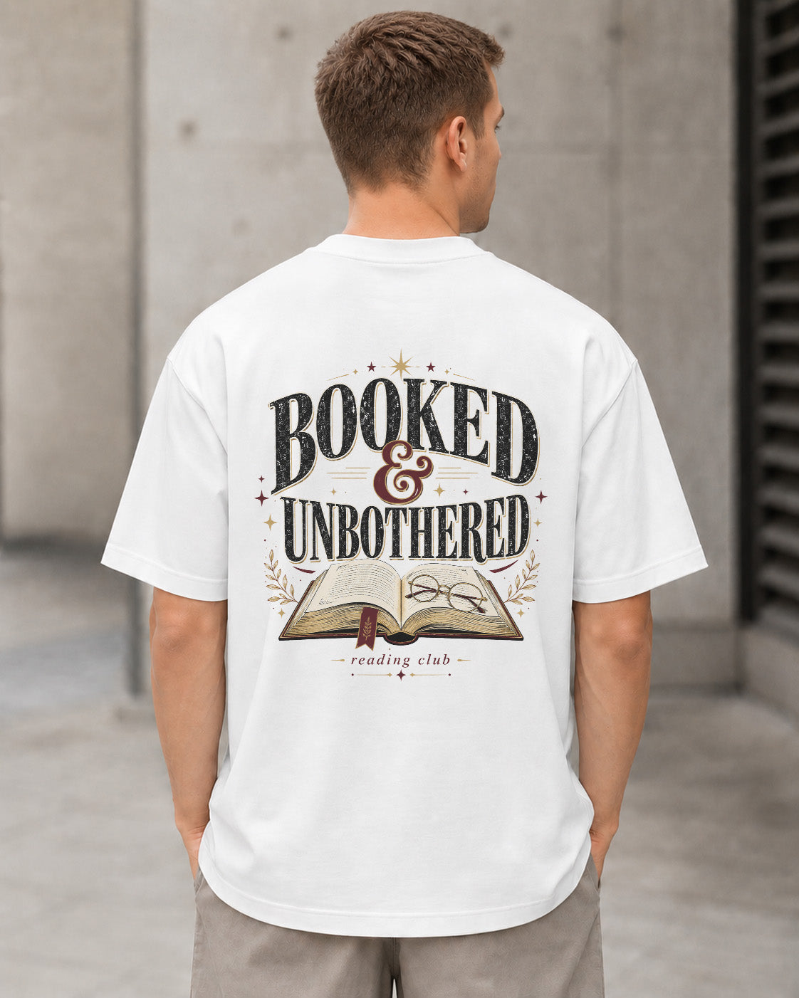 Booked and Unbothered T-Shirt – Heavyweight Oversize Shirt Weiss, Rückenprint
