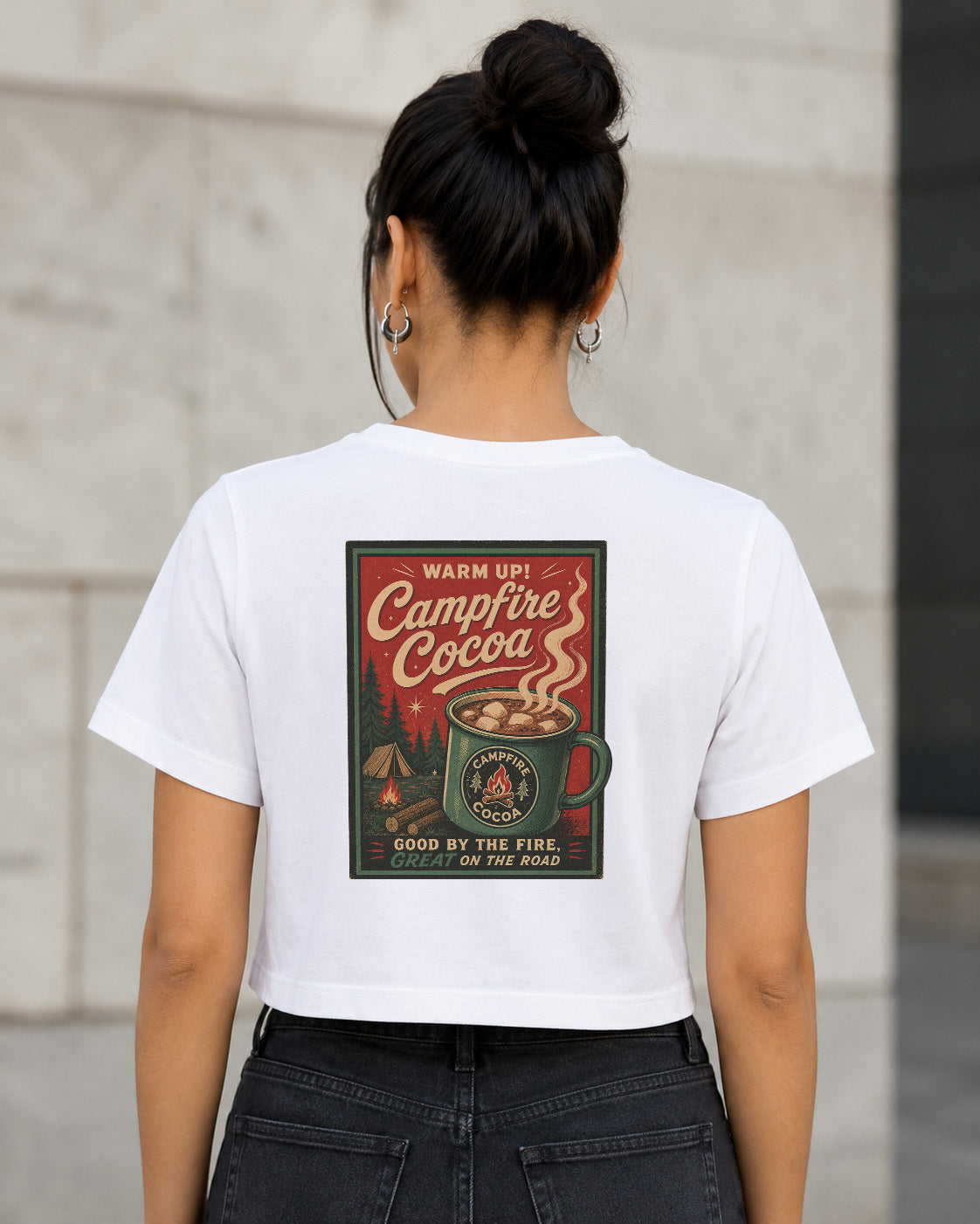 Campfire Cocoa T-Shirt – Frauen Crop Shirt Weiss, Rückenprint