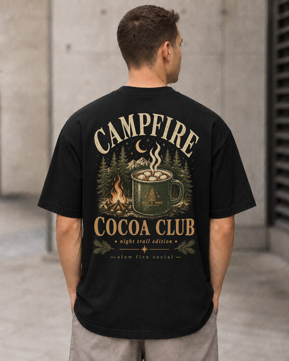 Campfire Cocoa Club T-Shirt – Heavyweight Oversize Shirt Schwarz, Rückenprint
