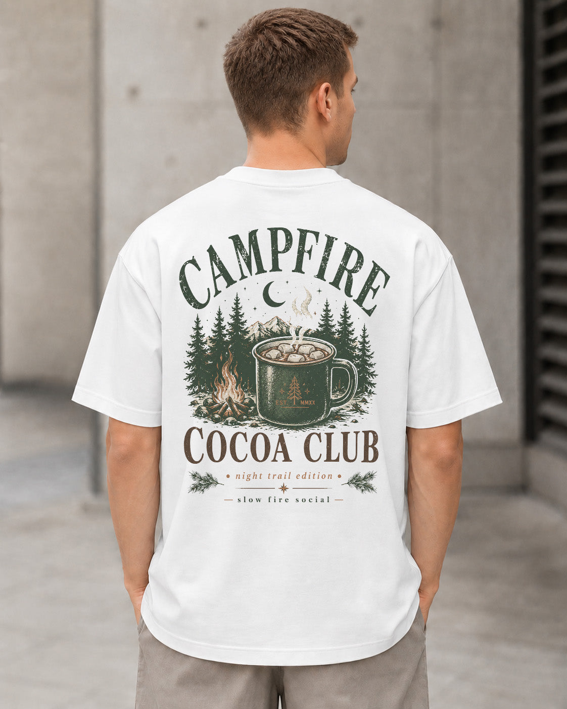 Campfire Cocoa Club T-Shirt – Heavyweight Oversize Shirt Weiss, Rückenprint