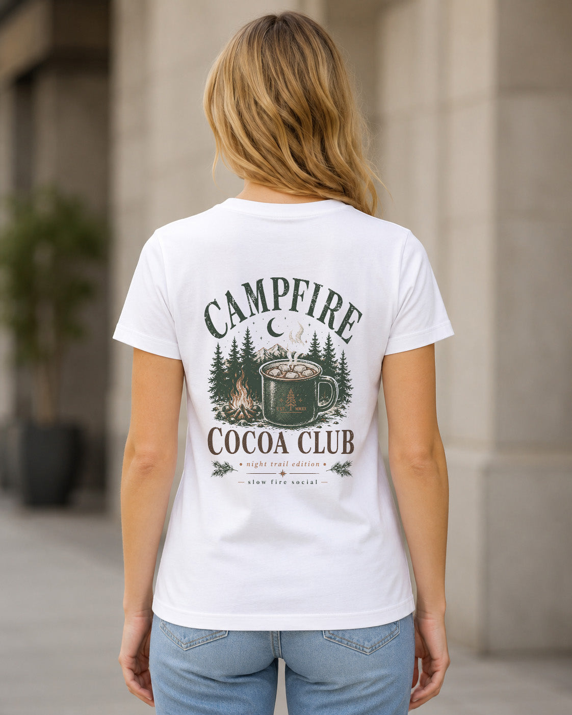 Campfire Cocoa Club T-Shirt – Frauen Shirt Weiss, Rückenprint