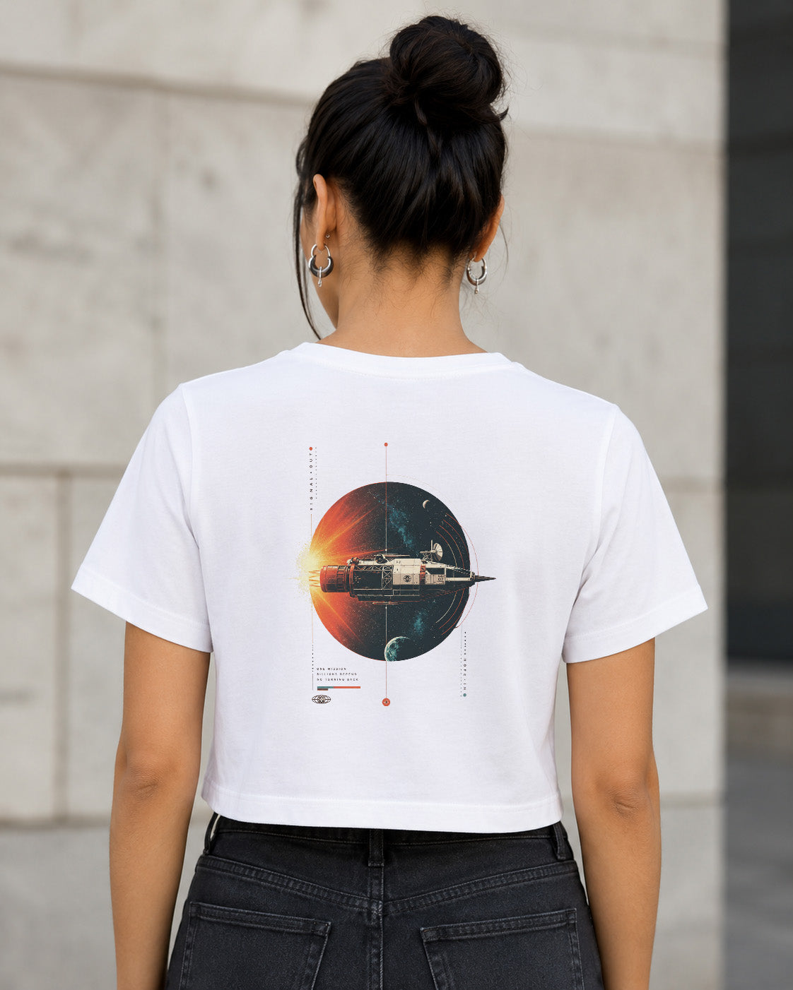 Cosmic Voyager T-Shirt – Frauen Crop Shirt Weiss, Rückenprint