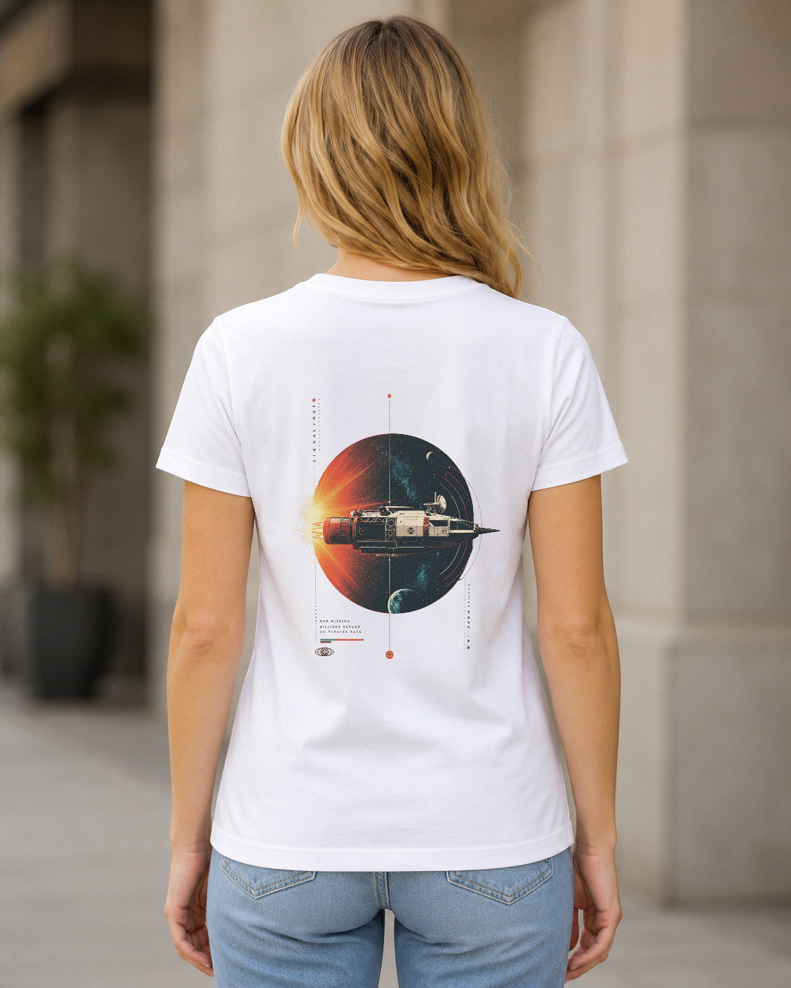 Cosmic Voyager T-Shirt – Frauen Shirt Weiss, Rückenprint