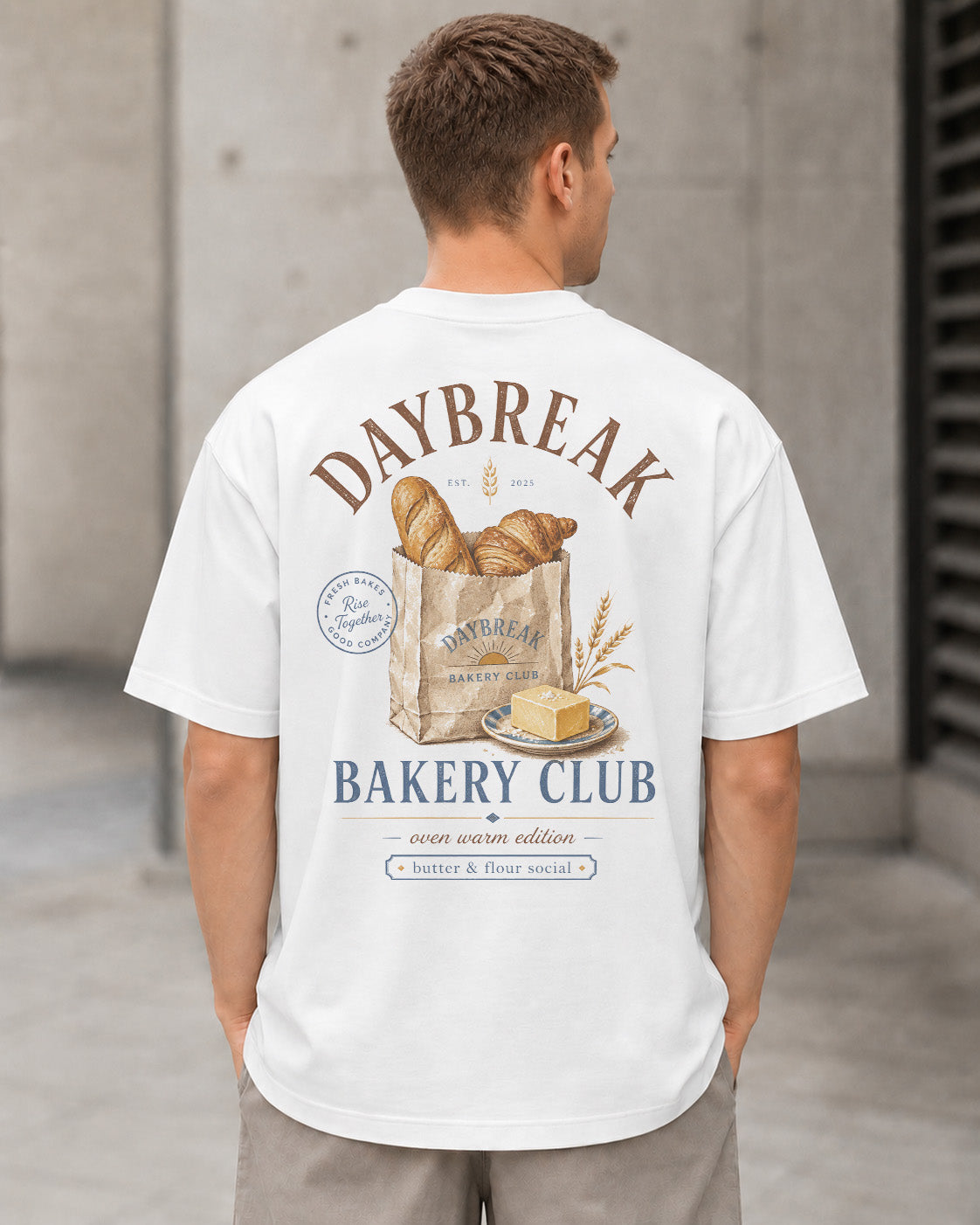Daybreak Bakery Club T-Shirt – Heavyweight Oversize Shirt Weiss, Rückenprint