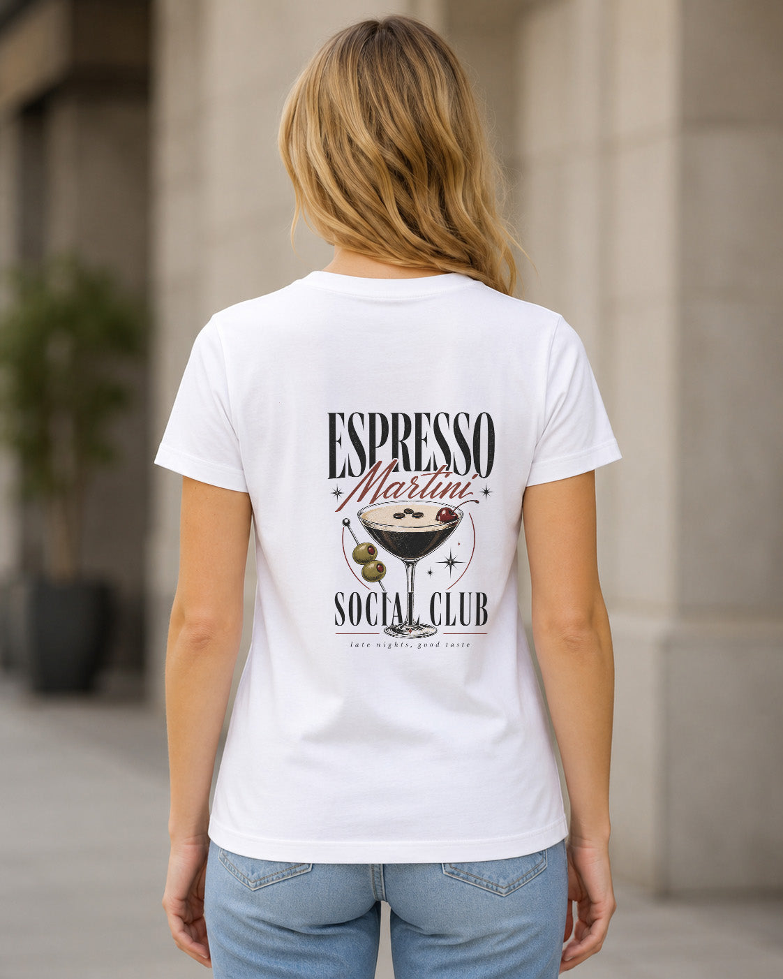 Espresso Martini Social Club T-Shirt – Frauen Shirt Weiss, Rückenprint