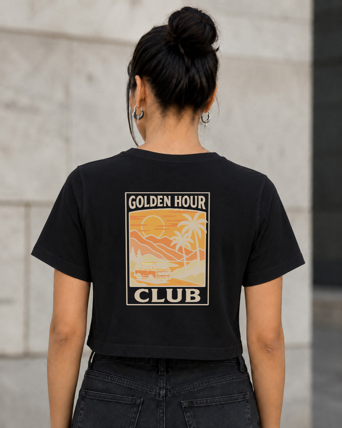 Golden Hour Club T-Shirt – Frauen Crop Shirt Schwarz, Rückenprint