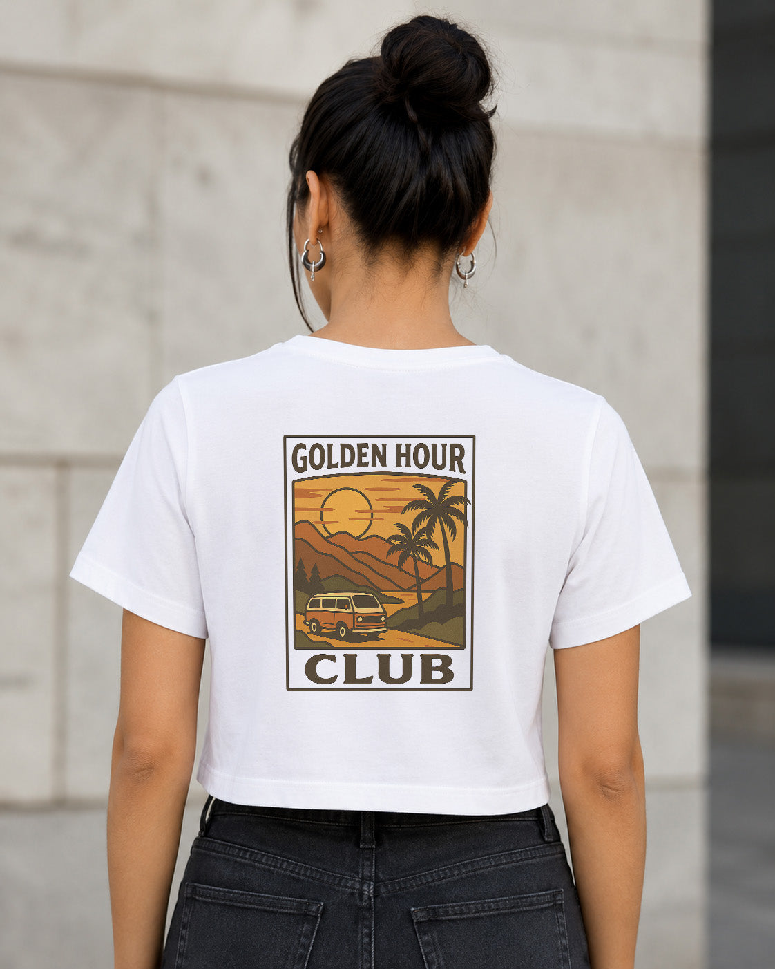 Golden Hour Club T-Shirt – Frauen Crop Shirt Weiss, Rückenprint