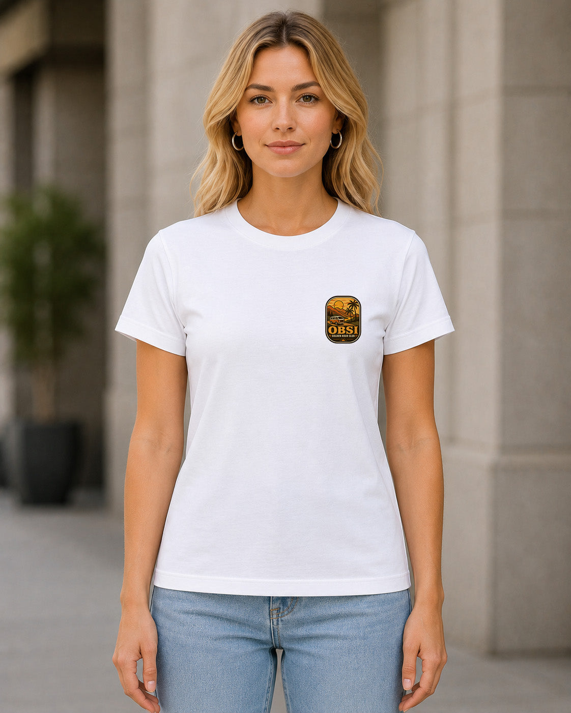 Golden Hour Club T-Shirt – Frauen Shirt Weiss, Frontansicht