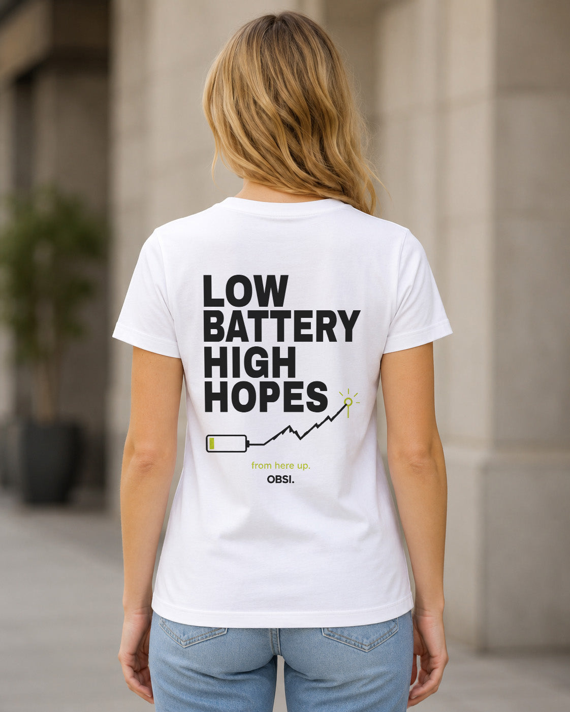 Low Battery High Hopes T-Shirt – Frauen Shirt Weiss, Rückenprint