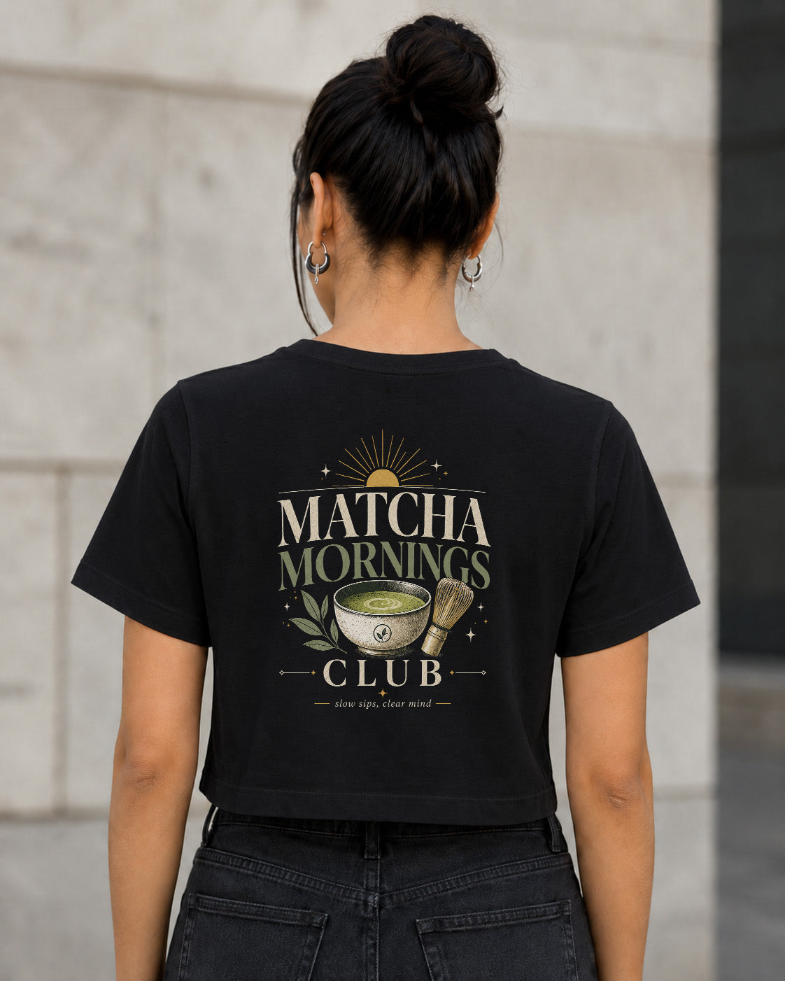Matcha Mornings Club T-Shirt – Frauen Crop Shirt Schwarz, Rückenprint