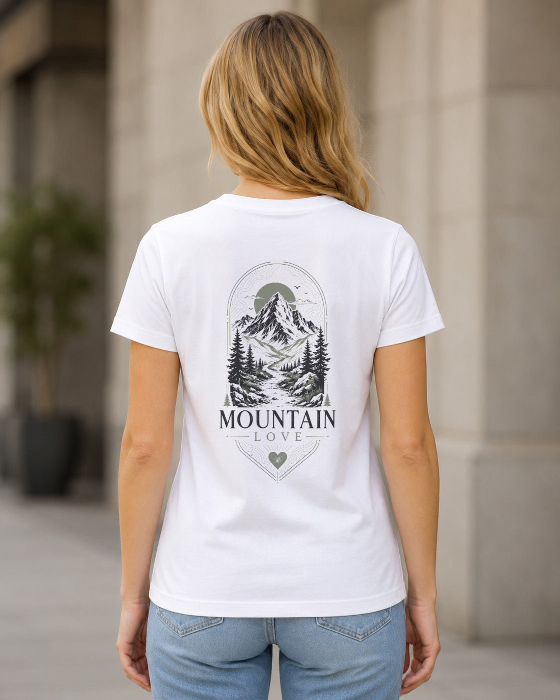 Mountain Love Frame T-Shirt – Frauen Shirt Weiss, Rückenprint