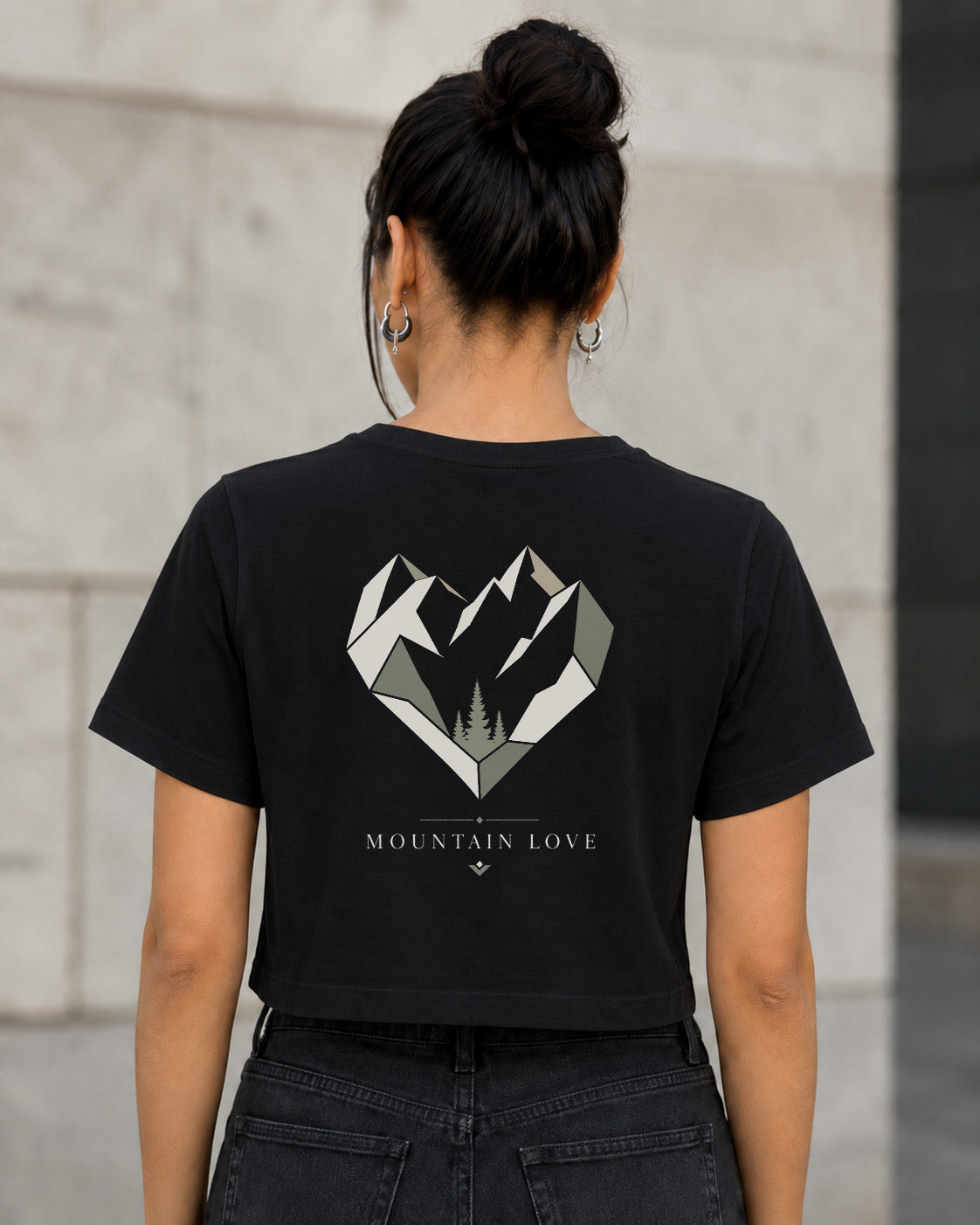 Mountain Love Peaks T-Shirt – Frauen Crop Shirt Schwarz, Rückenprint