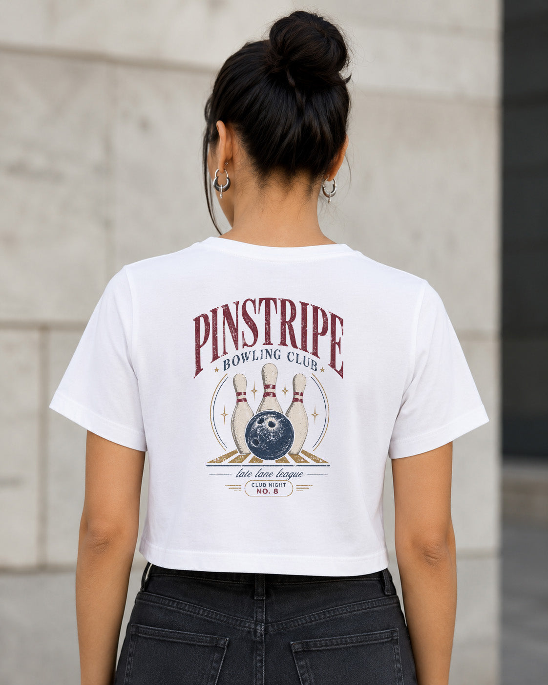 Pinstripe Bowling Club T-Shirt – Frauen Crop Shirt Weiss, Rückenprint