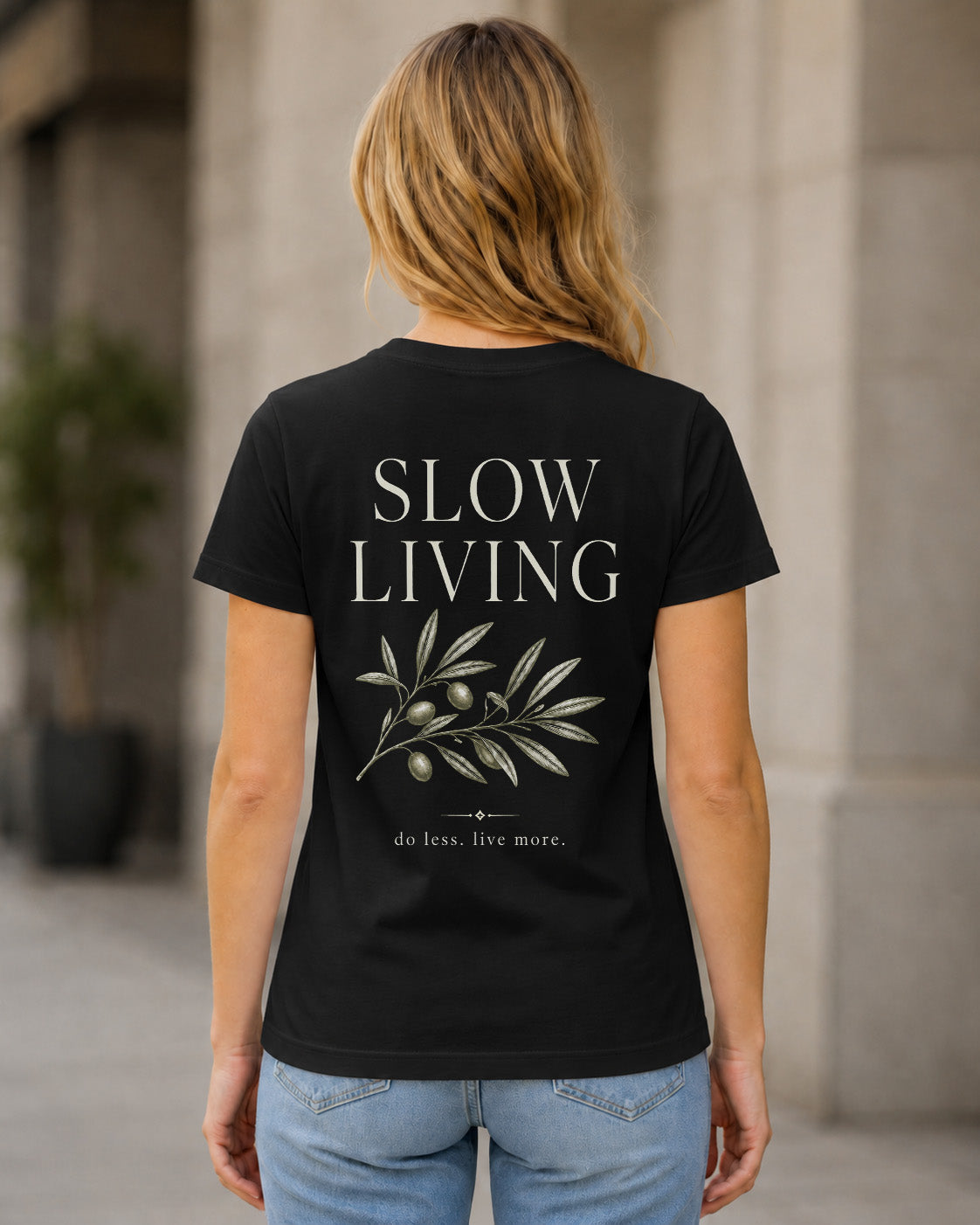 Slow Living Do Less T-Shirt – Frauen Shirt Schwarz, Rückenprint