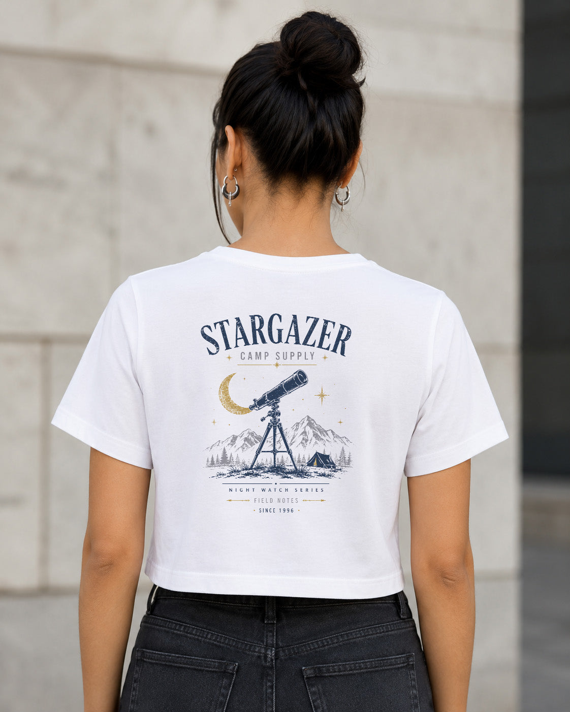 Stargazer Camp Supply T-Shirt – Frauen Crop Shirt Weiss, Rückenprint