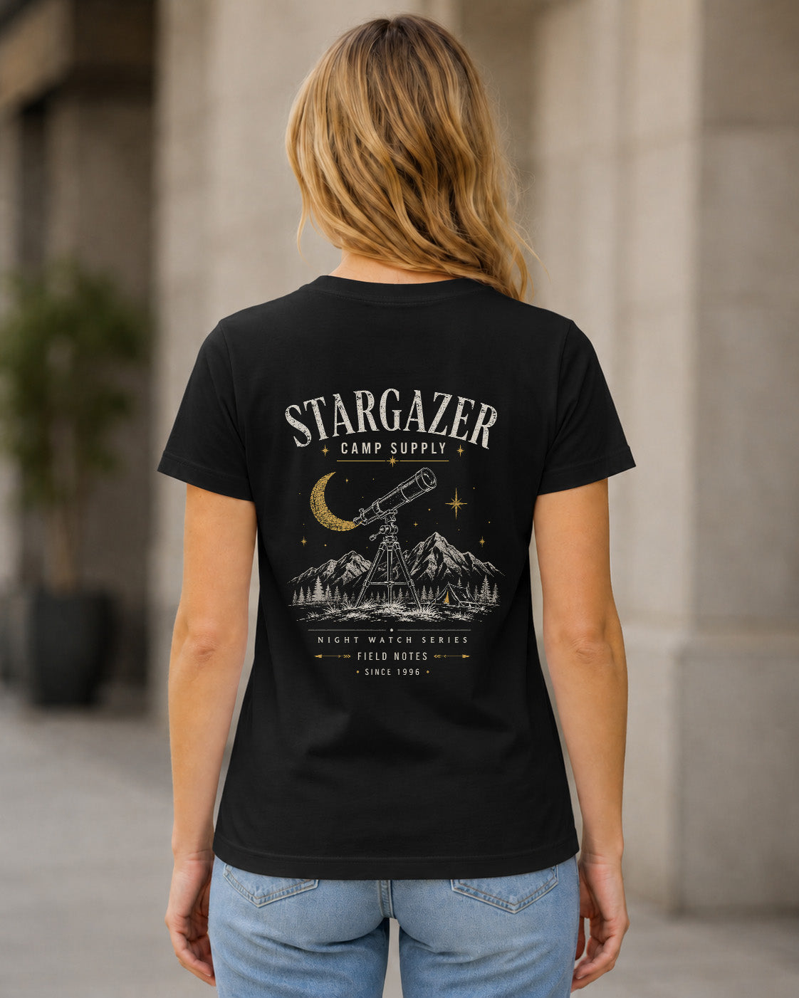 Stargazer Camp Supply T-Shirt – Frauen Shirt Schwarz, Rückenprint