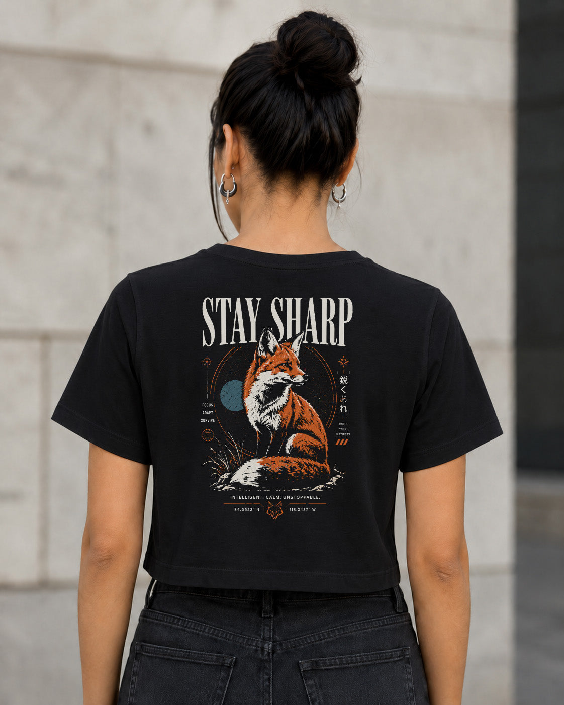 Stay Sharp T-Shirt – Frauen Crop Shirt Schwarz, Rückenprint