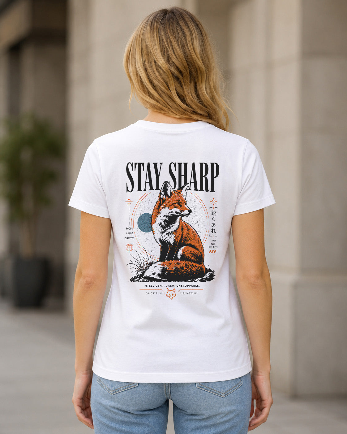 Stay Sharp T-Shirt – Frauen Shirt Weiss, Rückenprint