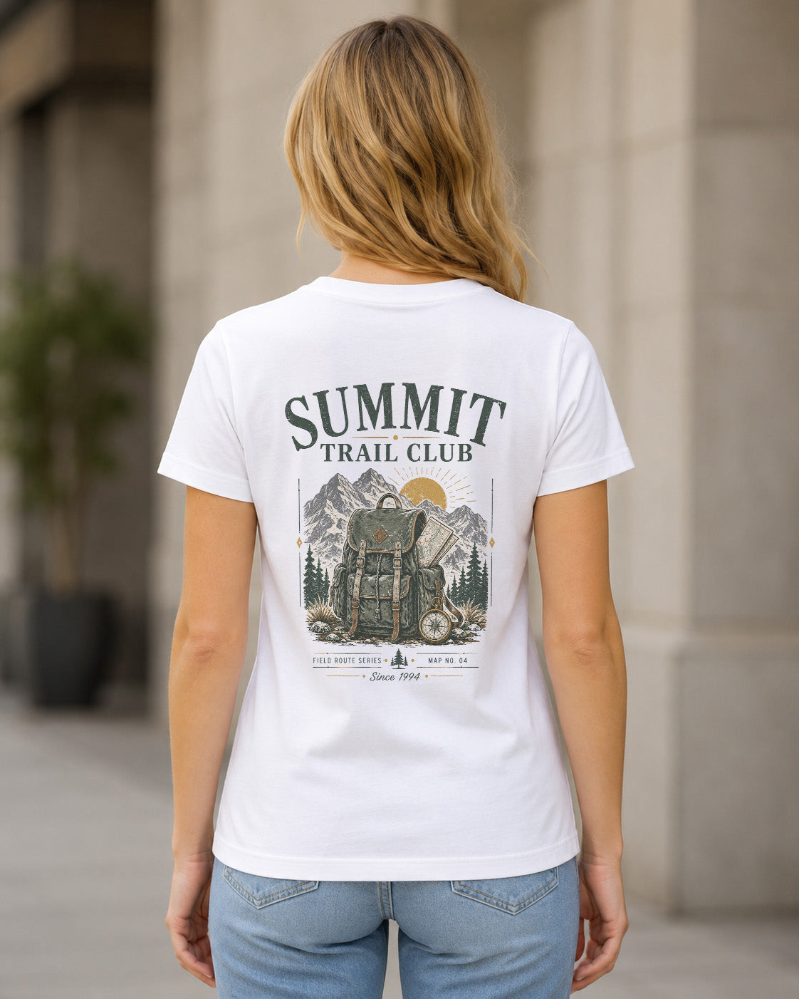Summit Trail Club T-Shirt – Frauen Shirt Weiss, Rückenprint