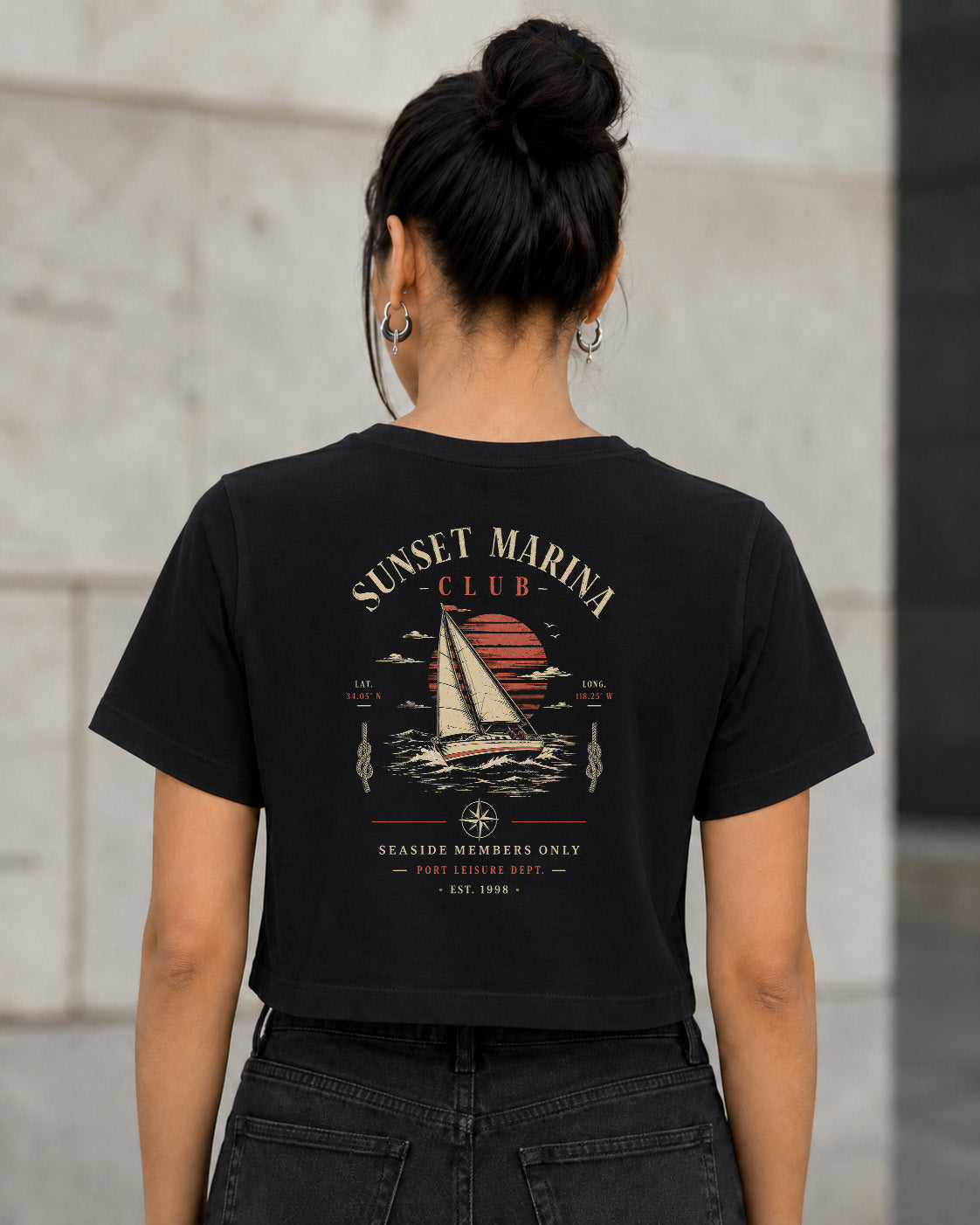 Sunset Marina Club T-Shirt – Frauen Crop Shirt Schwarz, Rückenprint