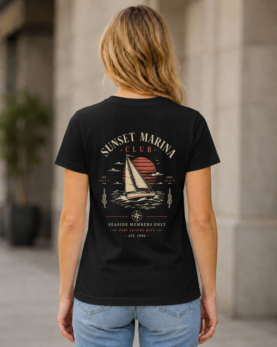 Sunset Marina Club T-Shirt – Frauen Shirt Schwarz, Rückenprint