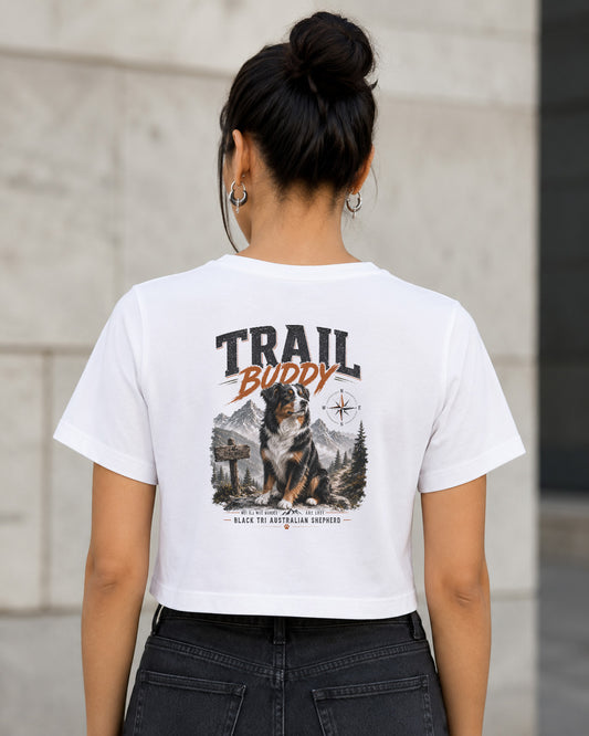 Trail Buddy Aussie T-Shirt – Frauen Crop Shirt Weiss, Rückenprint