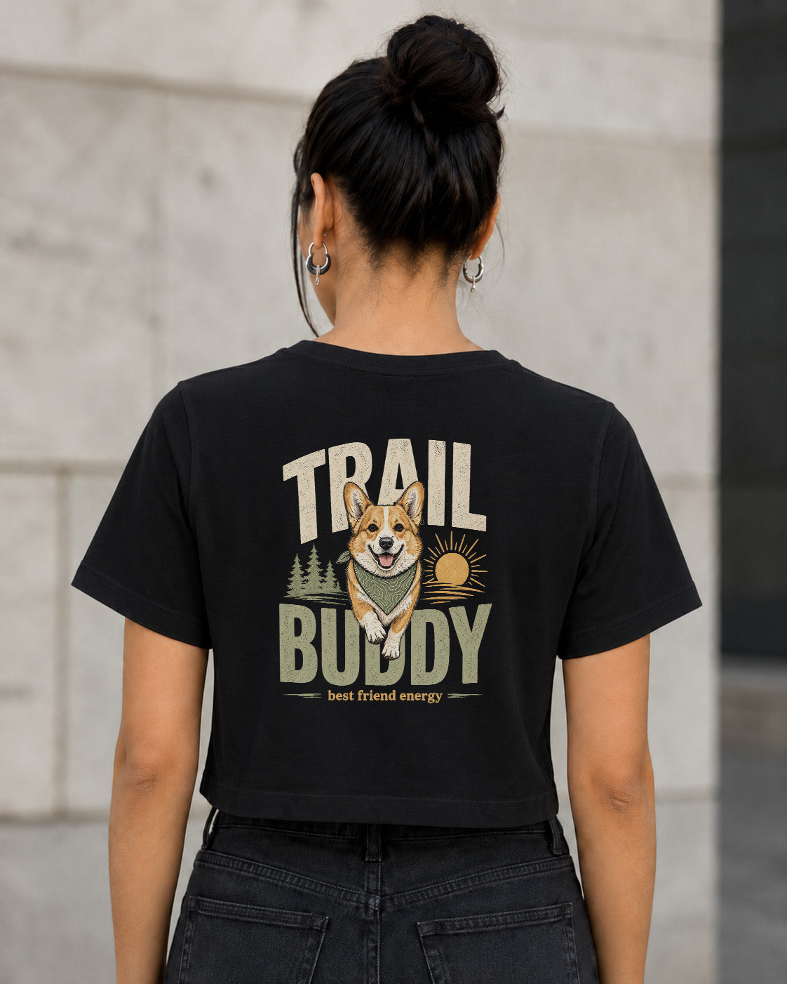 Trail Buddy Corgi T-Shirt – Frauen Crop Shirt Schwarz, Rückenprint