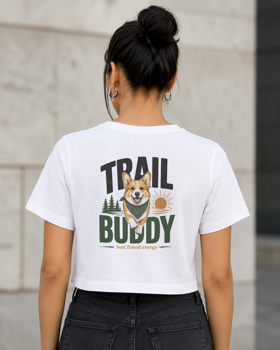 Trail Buddy Corgi T-Shirt – Frauen Crop Shirt Weiss, Rückenprint