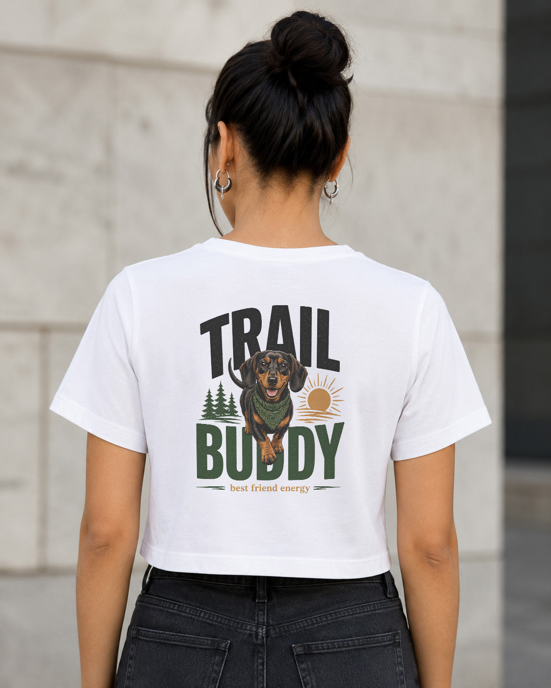 Trail Buddy Dackel T-Shirt – Frauen Crop Shirt Weiss, Rückenprint