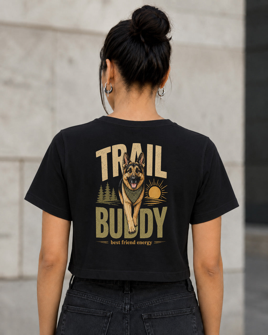 Trail Buddy German Shepherd T-Shirt – Frauen Crop Shirt Schwarz, Rückenprint