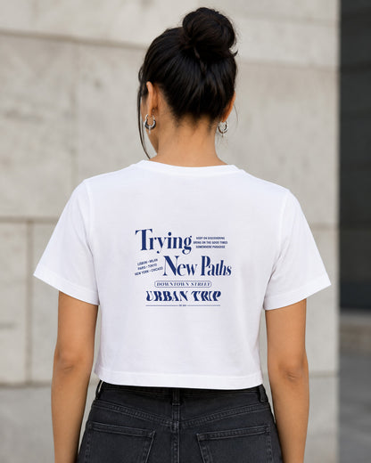 Trying New Paths T-Shirt – Frauen Crop Shirt Weiss, Rückenprint