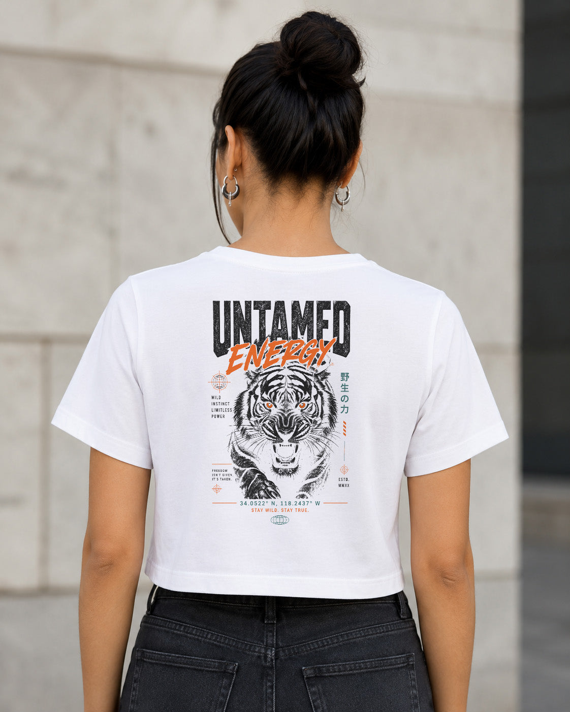 Untamed Energy T-Shirt – Frauen Crop Shirt Weiss, Rückenprint
